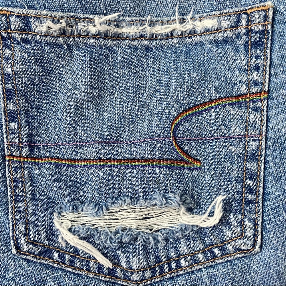 American Eagle Outfitters Distressed Jeans with colorful accents Wide Leg Size 6 - Picture 9 of 13